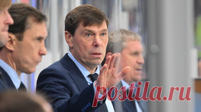 Гром среди бело-голубого неба: почему решение «Динамо» уволить Кудашова выглядит неоднозначно. Алексей Кудашов покинул пост главного тренера «Динамо». Об этом сам наставник объявил 16 ноября — спустя сутки после победы над «Сибирью», ставшей для команды седьмой в последних десяти матчах регулярного чемпионата КХЛ. Впоследствии новость подтвердили в клубе. Там объяснять решение не стали, но отметили, что прекращение сотрудничества произошло по инициативе бело-голубых. Исполнять обязанности…