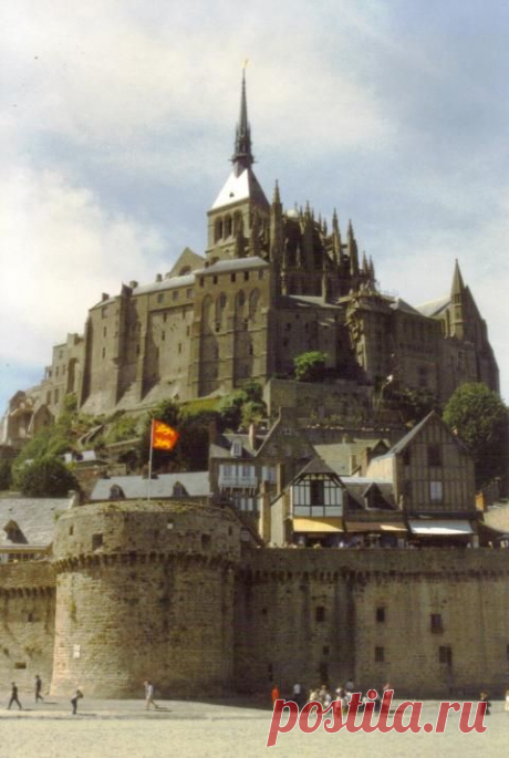 France. Mont Saint Michel. XIII - XV century  |  Pinterest • Всемирный каталог идей
