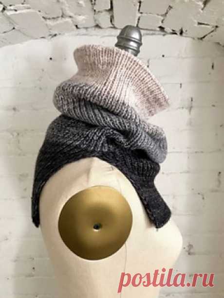 Flying Solo pattern by Espace Tricot 
FLYING SOLO is a chic and minimalist unisex ribbed cowl knit with three colours of Artfil Solo.Two strands are held together throughout the project with one strand being changed at a time to create a series of ombre stripes. The cowl is knit from the bottom up with the front and back flap knit separately and then joined to knit in the round.
