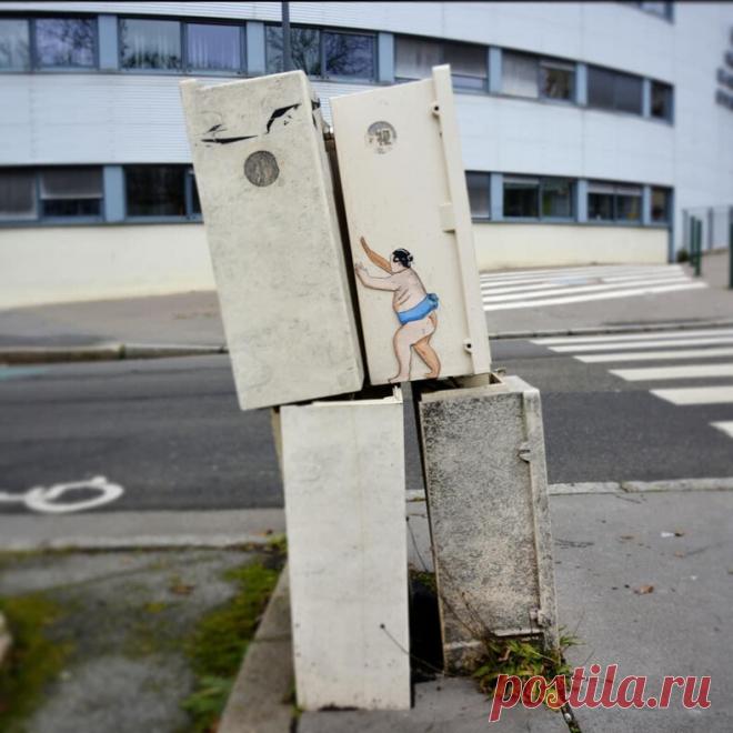 12 фото стрит-артов загадочного уличного художника: тысячи фанатов без ума от его остроумных работ — блог туриста ni-oca на Туристер.Ру