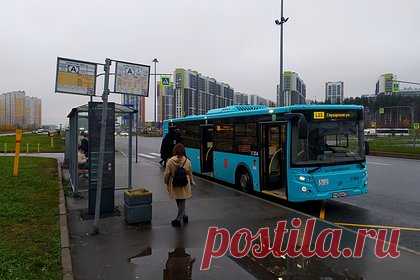 В городах России сократили сотни маршрутов общественного транспорта. В 84 крупнейших городах России за год сократили сотни маршрутов общественного транспорта, включая автобусные и троллейбусные линии. Об этом сообщает РБК со ссылкой на данные компании Simetra. Общее число маршрутов снизилось почти на четыре процента. За год перестали функционировать 200 маршрутов.