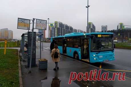 В городах России сократили сотни маршрутов общественного транспорта. В 84 крупнейших городах России за год сократили сотни маршрутов общественного транспорта, включая автобусные и троллейбусные линии. Об этом сообщает РБК со ссылкой на данные компании Simetra. Общее число маршрутов снизилось почти на четыре процента. За год перестали функционировать 200 маршрутов.