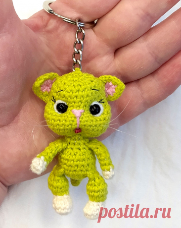 PDF Котик-авокадик крючком. FREE crochet pattern; Аmigurumi toy patterns. Амигуруми схемы и описания на русском. Вязаные игрушки и поделки своими руками #amimore - маленький котик из обычной пряжи, котёнок, кот, кошечка, кошка.