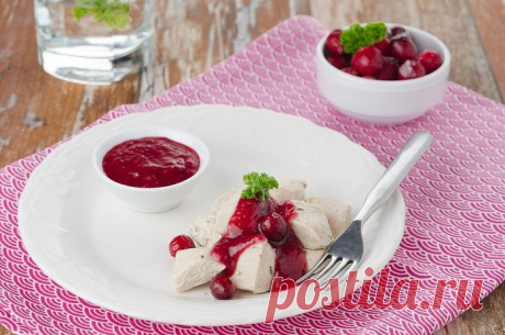 Куриные грудки с клюквенным соусом
