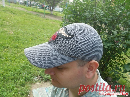 Кепка крючком. В прошлом году облазила интернет по поводу идей кто как вяжет бейсболки, связала мужу такую. Ниточки: пехорка 