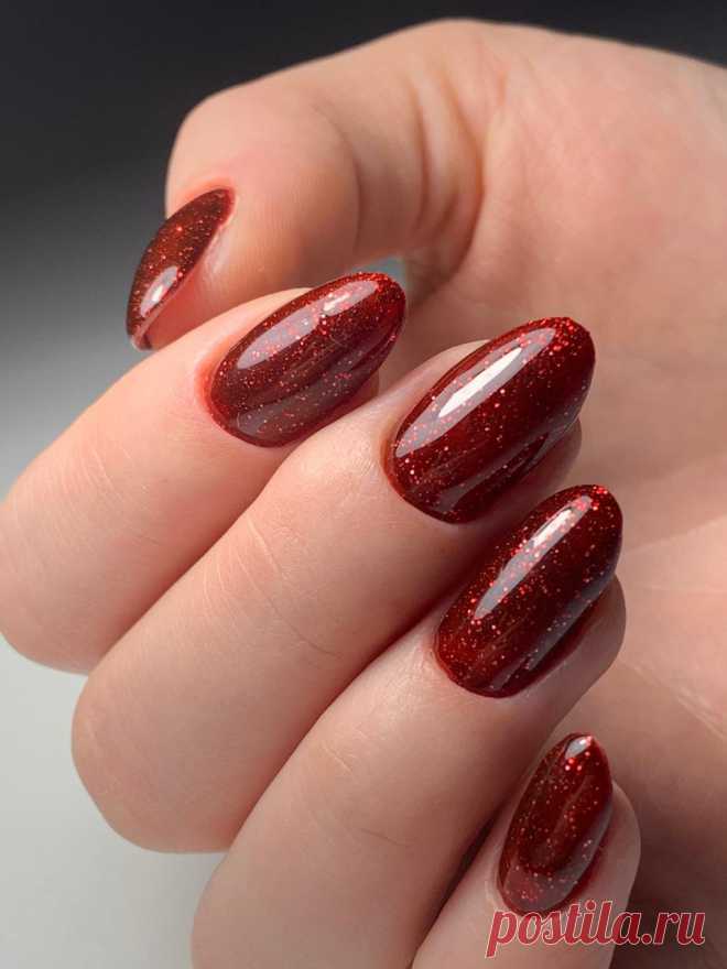 Блестящий маникюр в тёмно-красном цвете. Смотрите «Блестящий маникюр в тёмно-красном цвете» от Брагина Екатерина Олеговна.