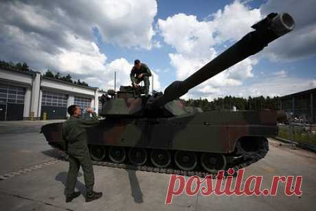 Стало известно о разгрузке танков Abrams в Литве. В порту Клайпеды была замечена разгрузка партии американских танков Abrams, сообщил координатор пророссийского николаевского подполья Сергей Лебедев. Он предположил, что танки могут быть предназначены для переправки на Украину, добавив, что техника в основном загружается в порту Бомонт и на военной базе Чарльстон.