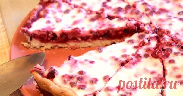 Открытый пирог с брусникой