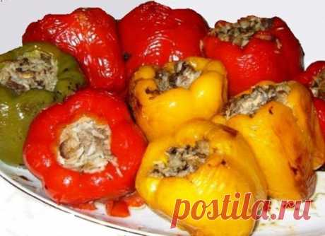 Фаршированный перец с курицей и грибам – это блюдо завсегдатае, на праздничном столе, готовится просто и не отнимает много времени в приготовлении, очень сытное и вкусное блюдо. Рецепт »> https://vkusnej.ru/farshirovannyj-perec-s-kuricej-i-gr..