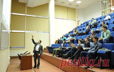 Программы магистратуры в новой системе образования будут не во всех вузах. Минобрнауки РФ планирует проводить соответствующий отбор, сообщил глава ведомства Валерий Фальков