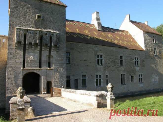 Panoramio - Photo of Château de Marigny le Cahouet