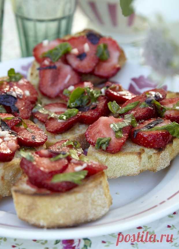 Bruschetta med jordbær og basilikum | ISABELLAS