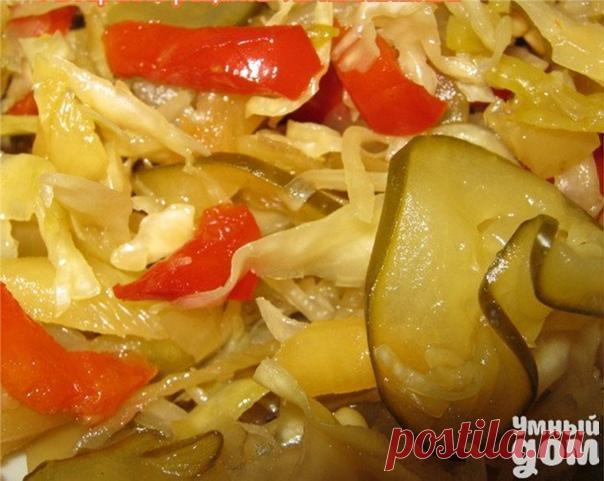 ЧАЛАМАДЭ- маринованные овощи по-венгерски Ингредиенты 5 кг огурцов, 2 кг зел.помидора, 2 кг красного перца мясистого, (или жёлтый, зелёный перец) 2 кг капусты, 1/2 кг лука, 1/2 кг тёртой морковки, 1/2 кг сахара, 1 л уксуса 9 %, 2 горсти соли, чёрный перец по вкусу, 2 без верха ч.л. салициловой кислоты. Как приготовить Удовольствие, которое вы получите, открыв зимой баночку салата собственного изготовления, не сравнится ни с какими заморскими деликатесами – ведь вместе с овощами Вы кладете в…