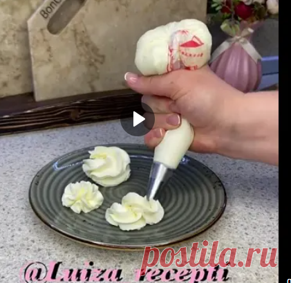 Плотный и вкусный крем для торта и капкейков

Этот крем подойдёт для капкейков , макаронсы и в прослойку в торт 🍰

Крем
Шоколад белый - 200гр
Сливки Петмол- 250гр
Творожный сыр- 300гр
