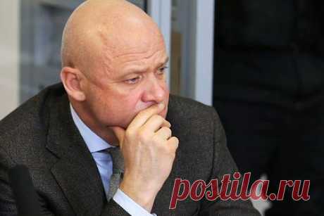 За арестованного мэра Одессы внесли залог. Депутат одесского городского совета Дмитрий Танцюра внес залог в размере более 13 миллионов гривен для освобождения арестованного мэра Одессы Геннадия Труханова. «Это мои личные задекларированные средства, с которых уплачены налоги. Деньги уже зашли, я получил письмо из ВАКСа», — заявил депутат.