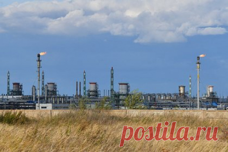 Роль России на газовом рынке Европы оценили. Европа пытается заместить российский трубопроводный газ долгосрочными контрактами на поставки СПГ из США, но их объемов все равно недостаточно, Россия до сих пор может играть роль балансирующего поставщика газа на европейском рынке. Такую оценку дал аналитик Сергей Капитонов.