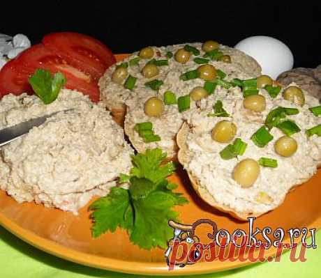 Паштет из яиц и консервированного горошка.