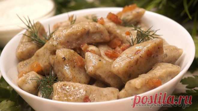 Ленивцы. Это так вкусно и быстро! Ленивые вареники из картофеля с грибами. Они получаются необыкновенно вкусные, ароматный и питательные, особенно вкусные если полить их сверху хрустящей луковой зажаркой или шкварками. Готовятся такие...