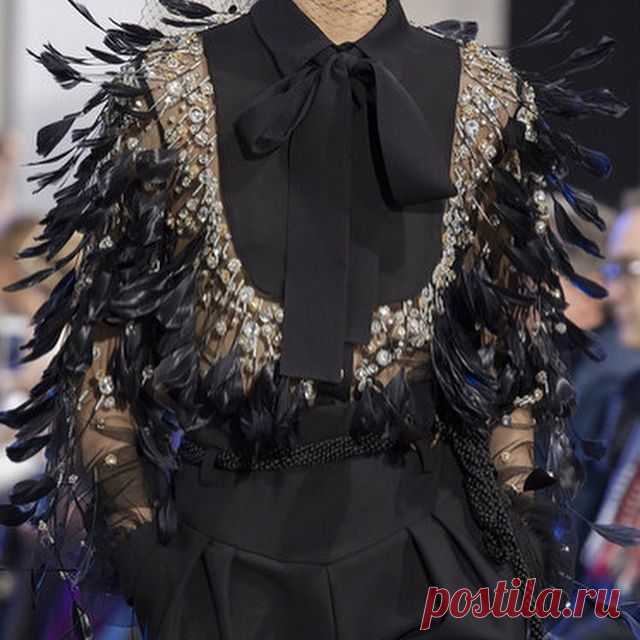 #eliesaab details ✨ ———————————————————————— @fashionpage_couture  #fashionpage_couture