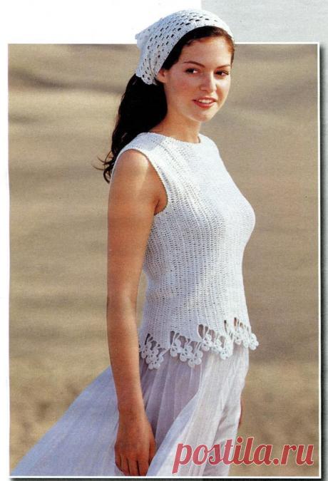 Топ, дополненный эффектной окантовкой с цветочным узором по нижнему краю,  и бандана, вязаные крючком | петелики