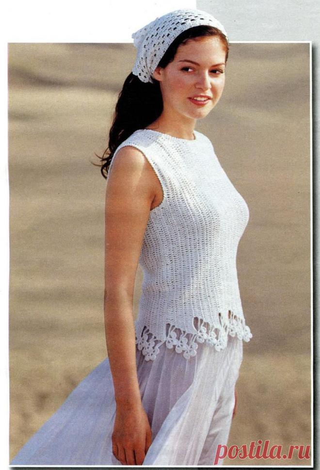 Топ, дополненный эффектной окантовкой с цветочным узором по нижнему краю,  и бандана, вязаные крючком | петелики