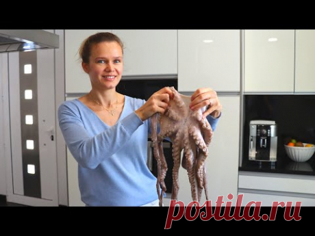 Рецепт осьминога с картофелем из Испании // Как приготовить мягкого и вкусного осьминога 
Сегодня готовим осьминога по-галисийски. Супер популярное блюдо в Испании. Получается мягчайшим и очень вкусным.