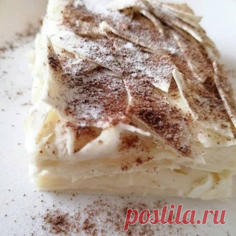 Очень простой и вкусный ПП-Наполеон

КБЖУ 148.79/5.3/3.25/24.53

Ингредиенты:
Лаваш - 150 гр
Молоко - 250 мл
Яйцо - 1 шт
Крахмал - 1,5 ст.л
Подсластитель по вкусу

Приготовление:
Готовим крем. Смешиваем яйцо, подсластитель и крахмал.
Молоко выливаем в кастрюлю и ставим на медленный огонь.
Когда молоко нагреется (не кипятим!) выливаем яичную смесь.
Мешаем венчиком до загустения, чтобы не было комочков.
Остужаем крем и можно собирать наш тортик.

Вырезаем из лаваша коржи 
См...
