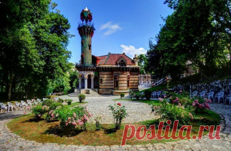 #Испания Эль Каприччо-летний особняк, построенный по проекту Антонио Гауди.Удивительным является тот факт, что сам Гауди на строительной площадке ни разу не появился, фактически дом возводился его другом, архитектором Кристобалом Касканте.