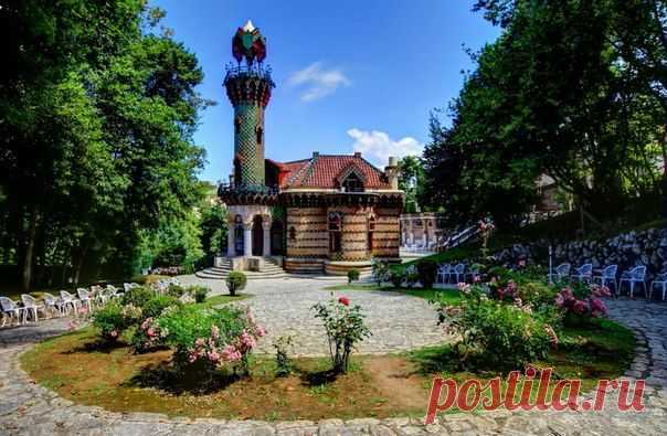 #Испания Эль Каприччо-летний особняк, построенный по проекту Антонио Гауди.Удивительным является тот факт, что сам Гауди на строительной площадке ни разу не появился, фактически дом возводился его другом, архитектором Кристобалом Касканте.