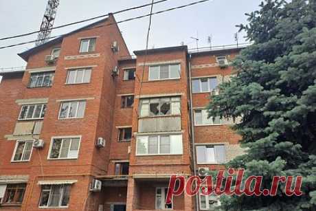 Очевидцы описали момент удара беспилотника в Краснодаре. Жители Краснодара рассказали, что слышали в городе рано утром два взрыва. Они описала этот момент в беседе с «Лентой.ру». Взрыв в Краснодаре произошел в ночь на пятницу, 26 мая. Предварительно, город был атакован с помощью беспилотников, сработала система противовоздушной обороны (ПВО).