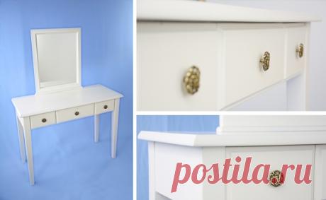 Цена за комплект! (без пуфика)

Туалетный столик с прямыми ножками и зеркалом ― изготовлено из натурального дерева ольха, цвет белый.

Размер столика ― 1000*750*420мм (ш*в*г)
Размер зеркала ― 500*600мм (ш*в)
Тип направляющих для ящиков ― деревянные (в ящике пробран пас, на стенке крепится реечка)
Вид фурнитуры ― деревянные ручки.

По желанию возможны и другие типы направляющих и фурнитуры + к цене тумбы.