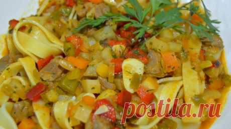 Лагман с курицей, капустой и баклажанами / Простые рецепты