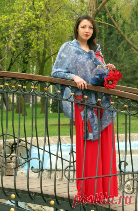 Комплект &quot;Ночные маки&quot; Палантин из натурального шелка расписанный вручную в технике батик, сумочка валяная в технике мокрого валяния (шерсть, натуральные волокна, металлическая фурнитура, подкладочная ткань)