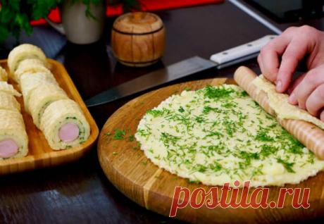 Минутный перекус из остатков пюре: зажарили вместе с сосиской - медиаплатформа МирТесен Пюре чаще всего готовят большой кастрюлей и ситуация, когда немного картошки остается не редкость. Превратим остатки пюре в сытный и быстрый перекус, обжарив его вместе с сосиской и яйцом. На 12 сосисок понадобится примерно 900-1000 граммов пюре. Кроме того, возьмем еще 50 граммов сливочного масла,