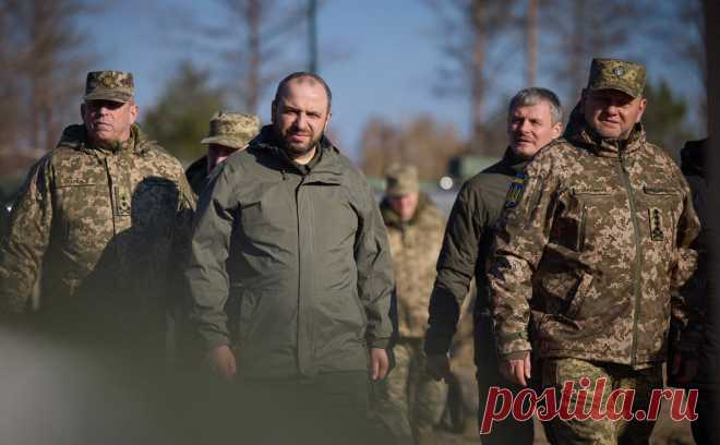 Министр обороны Украины назвал вбросом данные об увольнении главкома ВСУ. Информацию об обсуждении вопроса увольнения Залужного распространил депутат Рады Арьев. Министр обороны назвал это вбросом. Главком ВСУ ранее говорил о тупике в контрнаступлении, с этим не соглашался Зеленский