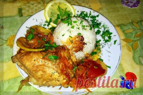 Чахохбили - это одно из многих национальных грузинский блюд. Популярное не только в Грузии, но и во многих странах, а раз это грузинское блюдо, значит должно быть много зелени, перца, чеснока и лука. Но прежде всего, нужна курица. И так, как я это делаю.