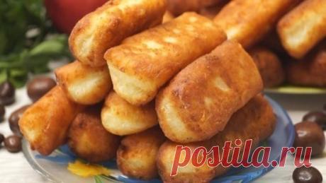 Нежная Вкуснятина из творога за 15 минут!
Творожные брусочки. Они просто наивкуснейшие, воздушные, мягкие, словно тают во рту. Идеально подходит для завтрака. Особенно оценят это лакомство дети.
Ингредиенты	
350 гр Творог
1 шт Яйцо
1 ст.л сметана
2 ст.л Сахар
1/3 ч.л Соль
1 ч.л Разрыхлитель
200-250 гр Мука
Приготовление	
В миску кладем 350 гр творога. Разбиваем 1 яйцо, добавляем 2 ст.л. сахара, соль, 1 ст.л. сметаны. Все хорошо перемешиваем.
Добавляем постепенно просеянную муку, 1 ч.л. разры