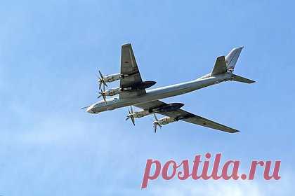 Российские войска уничтожили выпускающие ракетное топливо цеха около Павлограда. Российским войскам удалось уничтожить цеха предприятия по выпуску твердого ракетного топлива. Об этом журналистам сообщило Минобороны России. «В районе города Павлоград уничтожены цеха предприятия по выпуску твердого ракетного топлива и взрывчатых веществ», — пояснили в министерстве.