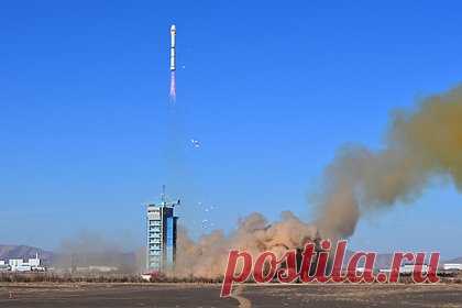 Китай запустил спутник ДЗЗ для Египта. Китай успешно запустил спутник дистанционного зондирования Земли (ДЗЗ) MisrSat-2 для Египта. Об этом со ссылкой на Китайскую корпорацию аэрокосмической науки и техники сообщает ТАСС. Легкая двухступенчатая ракета CZ-2C с КА стартовала с космодрома Цзюцюань на севере КНР в 07:10 по московскому времени.