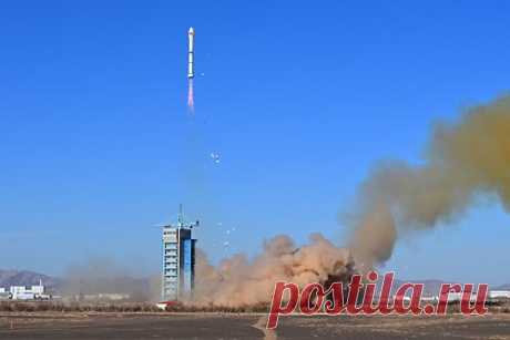 Китай запустил спутник ДЗЗ для Египта. Китай успешно запустил спутник дистанционного зондирования Земли (ДЗЗ) MisrSat-2 для Египта. Об этом со ссылкой на Китайскую корпорацию аэрокосмической науки и техники сообщает ТАСС. Легкая двухступенчатая ракета CZ-2C с КА стартовала с космодрома Цзюцюань на севере КНР в 07:10 по московскому времени.