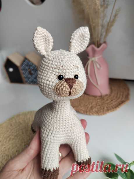 PDF Альпака крючком. FREE crochet pattern; Аmigurumi animal patterns. Амигуруми схемы и описания на русском. Вязаные игрушки и поделки своими руками #amimore - плюшевая альпака, лама из плюшевой пряжи.