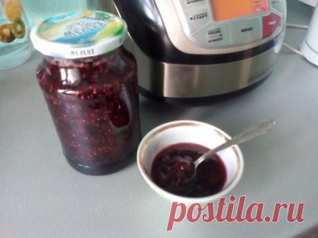 Вишнево-малиновое варенье.... экперимент удался)))
=1 кг вишни, 1 кг сахара, малинки грамм   400, стакан воды
Включаем мультиварку в режим Тушение 1час 30 минут, наливаем в чашу воды, насыпаем сахар, осторожно размешиваем,чтобы сахаром не поцарапать чашу, когда сироп готов выкладываем в него промытую вишню и малину, мешаем, периодически снимаем пену. По окончании программы раскладываем варенье в стерилизованные банки.