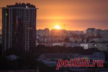 Под Киевом произошли взрывы. Взрывы произошли в Киевской области. Отмечается, что в украинской столице объявлялась воздушная тревога. Других подробностей не приводится. 10 ноября сообщалось о серии взрывов в Одессе, люди услышали воздушную тревогу около 20:35 по московскому времени. Позже в городе прозвучали новые взрывы.