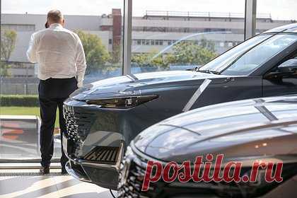 Продажи машин в России обвалились