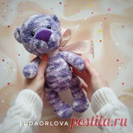 Вязаный мишка :)
Автор игрушки с дополнением в МК: Людмила Орлова
Связан по онлайну Марии Устюшкиной

Дополнение к описанию Людмилы Орловой: 
Как связать мишке носик.

Для вязания я использовала нитки Кировский ирис и крючок номер 1,1
1р. 6сбн в кольцо 
2р. (1сбн, приб)*6раз=12п 
3р. (3сбн, приб)*3 раза=15п 
4р. 2сбн, приб,(4сбн, приб)*2раза, 2 сбн=18п
5р. (5сбн, приб)*3раза=21п 
6р. 3сбн, приб, (6сбн, приб)*2 раза, 3сбн=24п
7р. (7сбн, приб)*3раза=27п 
и т.д.
Так прибавляе...