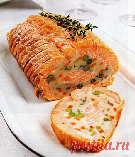 Праздничный рулет из лосося.
