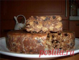 Тортик без выпечки с черносливом — любимый десерт моего сына!  Это очень вкусно! Ингредиенты:  Печенье (у меня «к кофе») — 24 штук + на обсыпку.  Сметана — 5 ст. л.  Творог — 250 грамм.  Чернослив — по вкусу.  Сахарная пудра — 3 ст. л.  Масло сливочное размягченное — 100 грамм.  Кофе (уже готовый) немного (по желанию)  Какао для украшения. Приготовление:  1. Перемешиваем творог с сахарной пудрой и сметаной. Добавляем размягченное масло.  2. Чернослив заливаем кипятком и да...