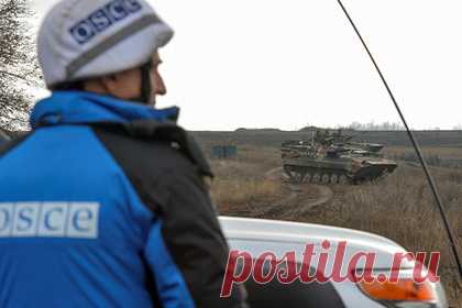 ОБСЕ зафиксировала обстрелы на линии разграничения в Донбассе. Наблюдатели от Организации по безопасности и сотрудничеству в Европе (ОБСЕ) зафиксировали многочисленные инциденты с обстрелами вдоль линии соприкосновения на востоке Украины. Сообщается, что ОБСЕ также зафиксировала применение артиллерии, основываясь на сообщениях с обеих сторон.