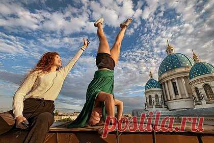 В Петербурге впервые возбудили уголовное дело в отношении руферов-экскурсоводов. В Санкт-Петербурге впервые возбудили уголовное дело в отношении организаторов экскурсий по крышам. Полиция неделю проверяла объявления о прогулках по крышам в Северной столице. В итоге 20 руферов-экскурсоводов привлекли к административной ответственности за нелегальное предпринимательство.