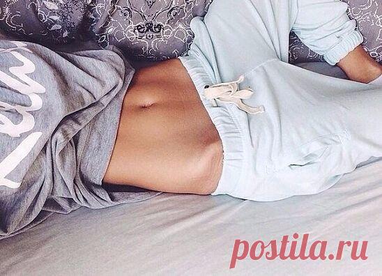 4 правила ужина для похудения

1. Диетический ужин должен быть холодным. Здесь основное не как есть, а что. Отдайте предпочтение легким салатам, тушеным овощам, отварной рыбе либо куриной грудке, приготовленной на пару.

2. Откажитесь вечером от фруктов. Есть фрукты лучше всего в утренние и дневные часы. Бананы, яблоки, апельсины подходят для завтрака и обеденного десерта. В этих плодах много веществ, которые будут поддерживать организм в тонусе в течение каждого дня.

3. ...